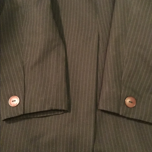 LARRY LEVINE PINSTRIPED 2 PIECE BLACK PANT SUIT - Picture 9 of 10